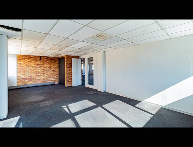 6,100M² OFFICE TO LET IN FERNDALE